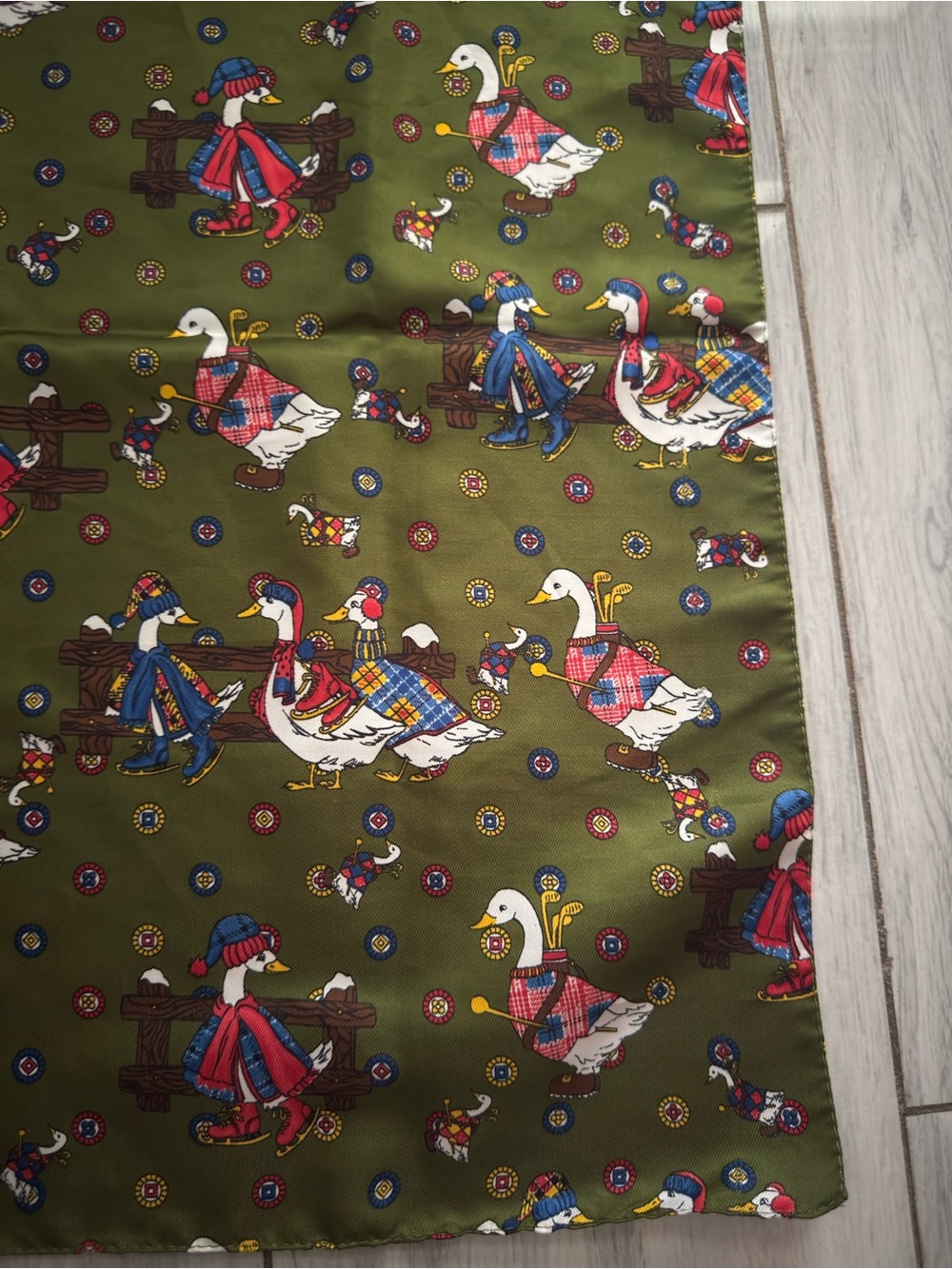Vintage Scarf made In Italy 🇮🇹 Geese 🪿 Design Green Fall Winter Essential - Picture 2 of 7